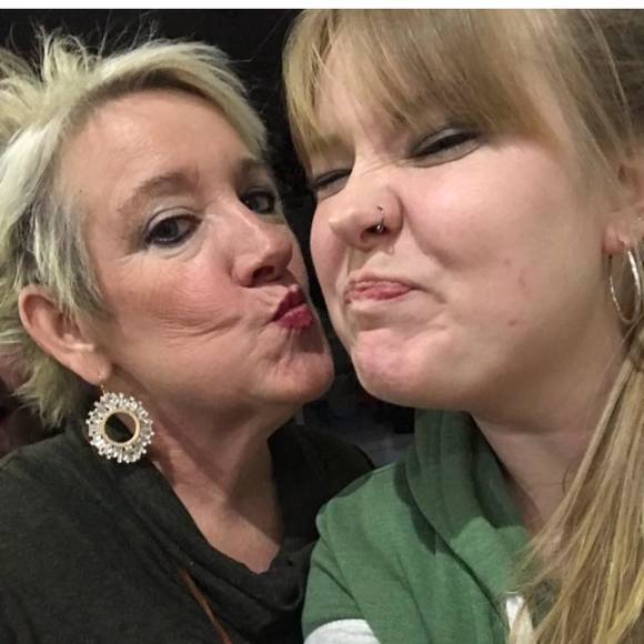 Meet your Posher, Julie - Picture 1 of 1